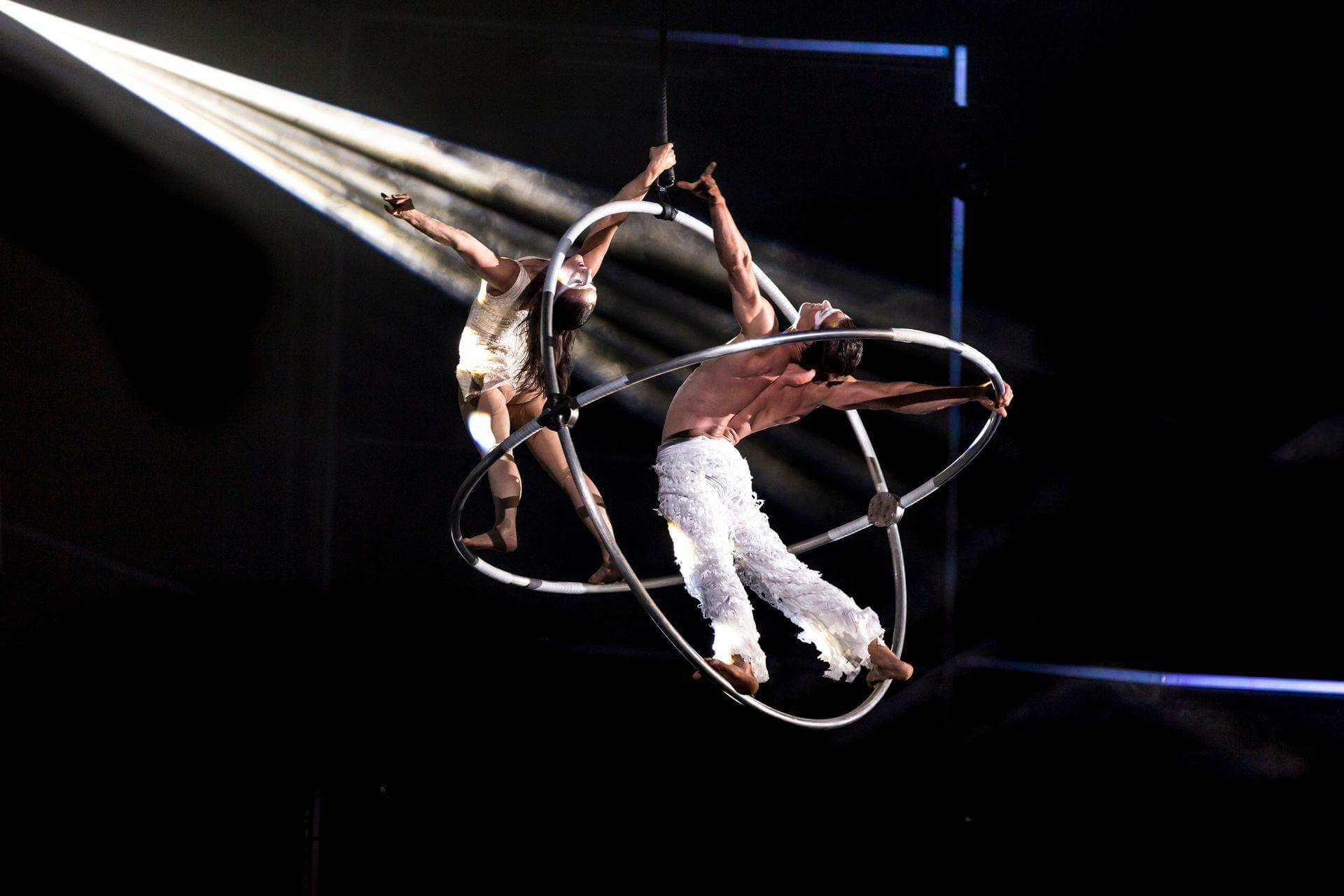 Scalada - Storia by Cirque du Soleil 2015: Equilibrios y contorsiones aerias en parella