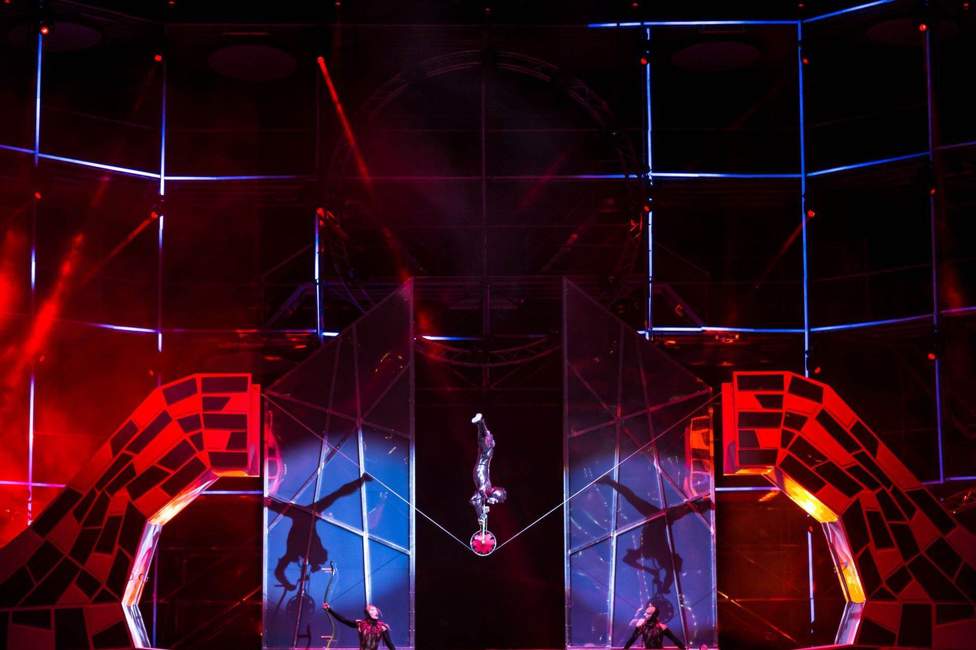 Scalada - Storia by Cirque du Soleil 2015: Acrobacia en monociclo sobre cuerda floja