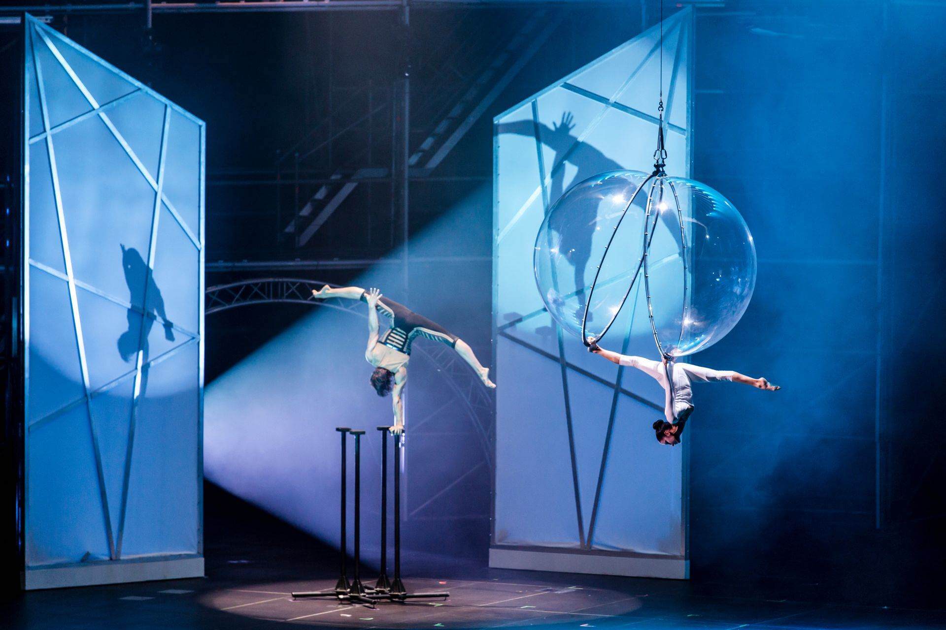 Scalada - Storia by Cirque du Soleil 2015: Equilibris i contorsions