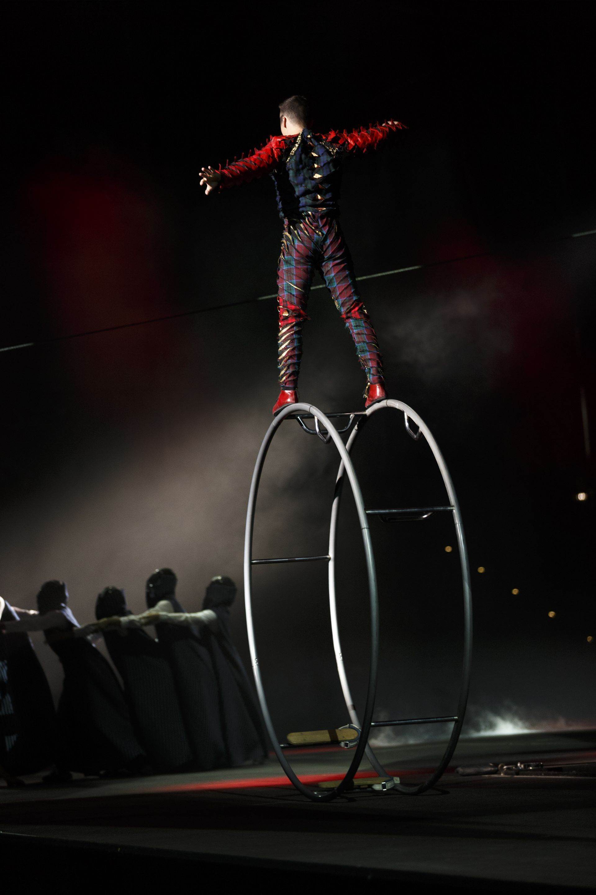 Scalada - Stelar by Cirque du Soleil 2017: Equilibrios sobre rueda