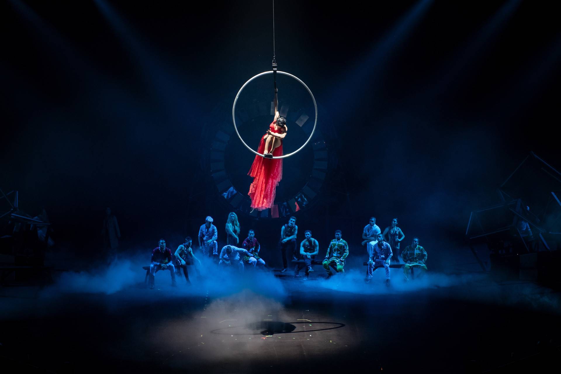 Rebel by Cirque du Soleil 2019: equilibrios y contorsiones aéreas en solitario